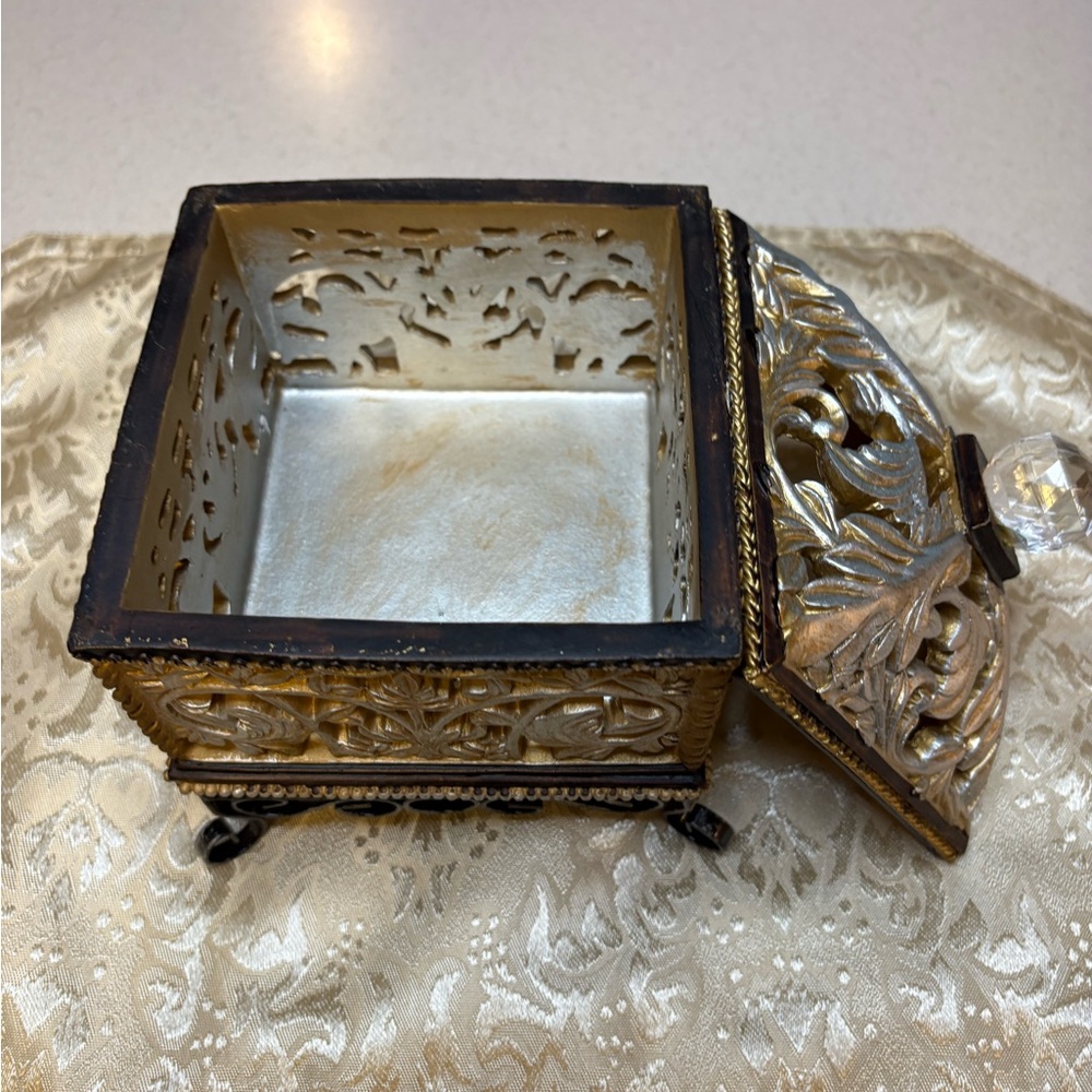 Vintage Resin Ornate Jewelry Trinket Box With A Pedestal - Picture 5 of 10